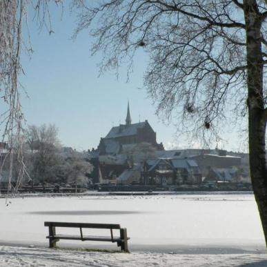 Vinterbillede af Haderslev Domkirke