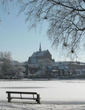 Vinterbillede af Haderslev Domkirke